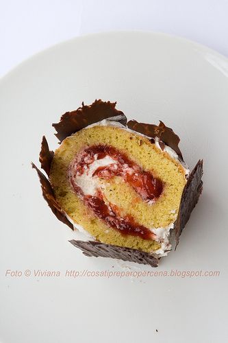 rotolo farcito di pasta biscuit