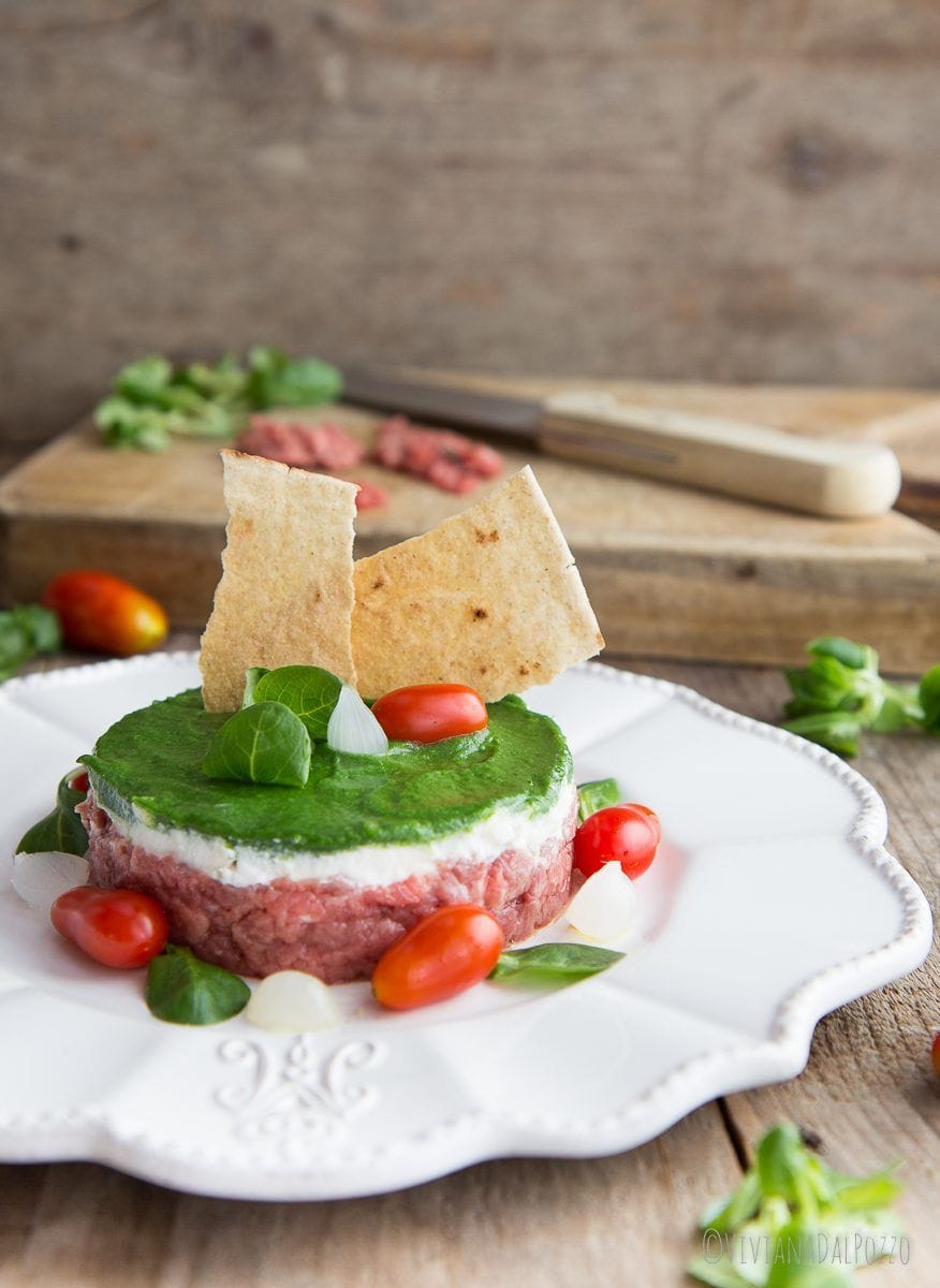 Tartara di Sorana battuta al coltello mousse di latte e crema di Ortiche
