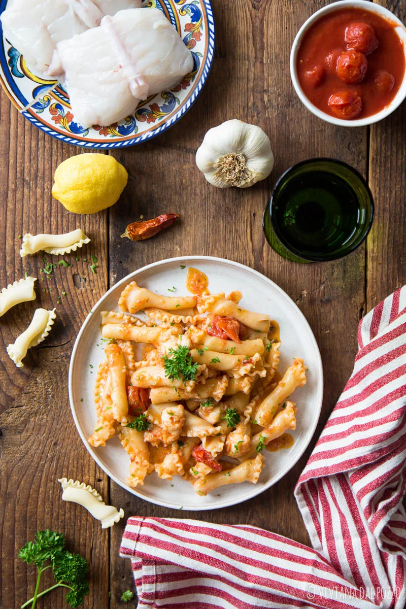 pasta con rana pescatrice e pomodorini-