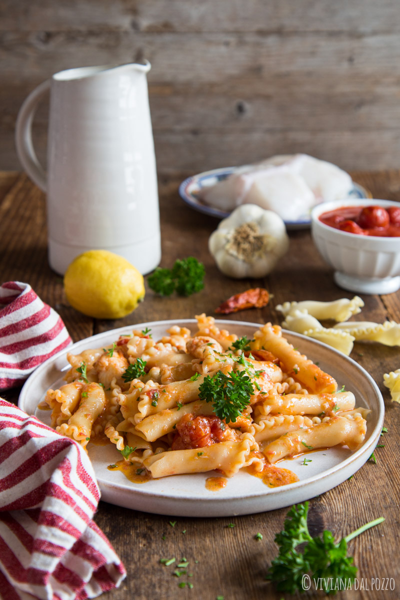 pasta con rana pescatrice e pomodorini-