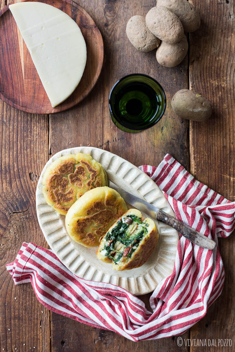 focaccine alle patate ripiene di spinaci