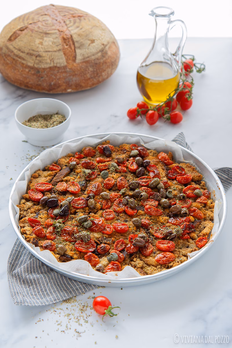 Focaccia di pane raffermo: la ricetta semplice che trasforma gli avanzi